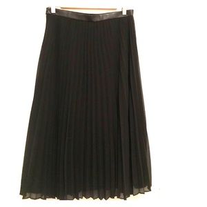 Black Banana Republic midi-length Accordion Skirt